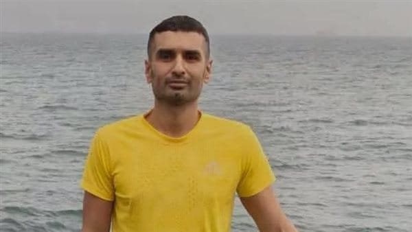 بعد شهور من الرعب.. البحار سامح عبد العظيم يعود لمصر سالمًا بعد اختطاف السفينة بالصومال