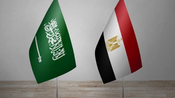 "بيوتنا وقلوبنا مفتوحة ليكم".. المصريون يتضامنون مع السعوديين بعد تعليق رحلاتهم الجوية