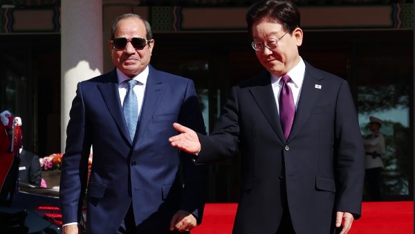 مراسم استقبال رسمية للرئيس السيسي بالمقر الرئاسي بسول يقيمها الرئيس الكوري