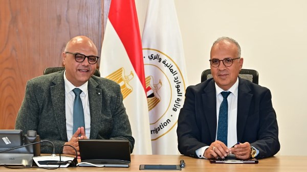 وزير الري يبحث مع محافظ الإسكندرية موقف الأعمال الجارية والمستقبلية لحماية الشواطئ بنطاق المحافظة