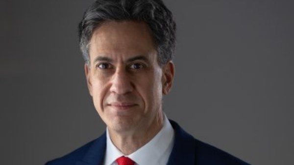 وزير الخارجية البريطاني يعرب عن تضامنه مع المتضررين إزاء الهجوم على مطار الملك خالد بالرياض