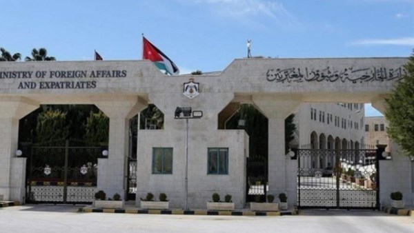 "الخارجية الأردنية": وفاة مواطن وإصابة 4 آخرين جراء الاعتداء على مطار الملك خالد بالرياض
