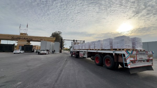 الهلال الأحمر: قافلة "زاد العزة" الـ295 تحمل أكثر من 2850 طنًا من المساعدات الغذائية والإغاثية والشتوية