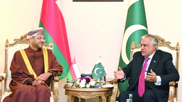 سلطنة عمان وباكستان تؤكدان أهمية الحوار والدبلوماسية لخفض التوترات الإقليمية