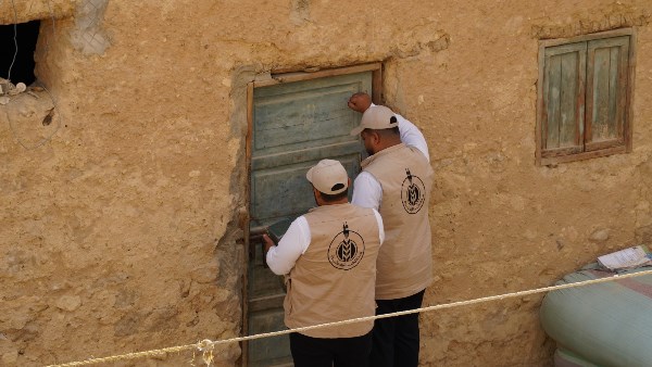 «بيت الزكاة والصدقات» ينتهي من توزيع كراتين مواد غذائية ولحوم وملابس وكراسي لذوي الهمم بواحتي سيوة والجارة