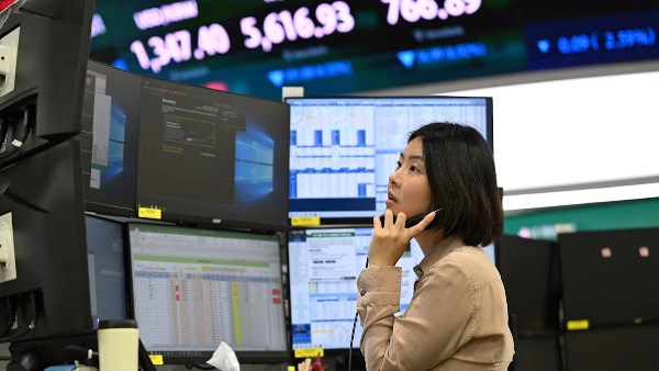 لأسواق الآسيوية تتراجع مع تصاعد مخاوف التضخم الأمريكي وخسائر أسهم الذكاء الاصطناعي