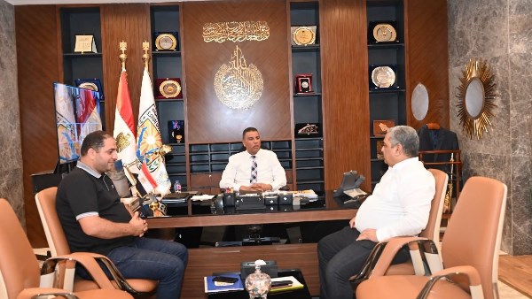 محافظ جنوب سيناء يؤكد أهمية الانضباط المالي ويتابع الحسابات الختامية للمحافظة