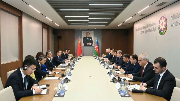 على هامش قمة مؤتمر التفاعل وإجراءات بناء الثقة في آسيا .. أذربيجان والصين تبحثان سبل تعزيز التعاون الثنائي