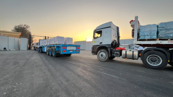 الهلال الأحمر المصري يطلق القافلة 297 من "زاد العزة" بحمولة تتجاوز الـ 3 آلاف طن من المساعدات الغذائية والإغاثية والطبية