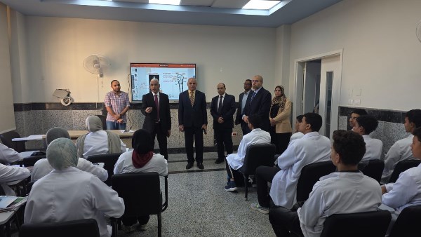 رئيس جامعة جنوب الوادي الأهلية يؤكد توفير كافة سبل الدعم الأكاديمي واللوجستي للطلاب