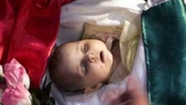 استشهاد فلسطيني وزوجته وطفل وإصابة آخرين برصاص وقصف لجيش الاحتلال الإسرائيلي على قطاع غزة