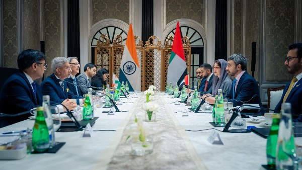 وزيرا خارجية الإمارات والهند يبحثان مجمل الأوضاع الإقليمية والدولية