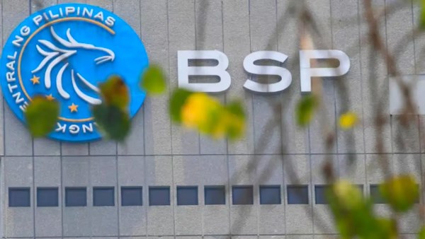 المركزي الفلبيني يفاجئ الأسواق برفع سعر الفائدة 50 نقطة أساس لكبح التضخم