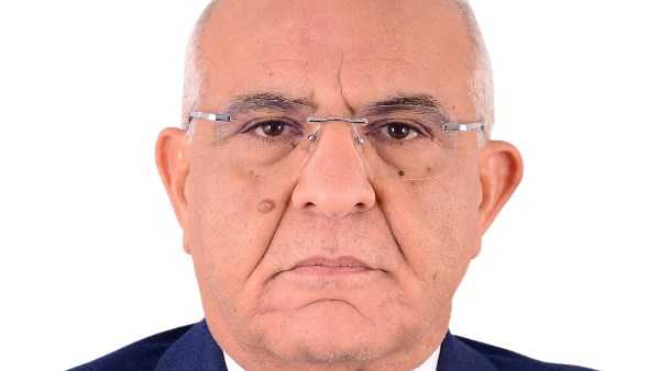 أستاذ اقتصاديات البيئة