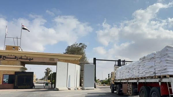 الهلال الأحمر يطلق قافلة «زاد العزة» 302 وتحمل أكثر من 3,676 طنًا من المساعدات الإنسانية والإغاثية