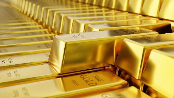 تقرير: الذهب يتراجع لأدنى مستوياته في 3 أشهر وسط ضغوط ارتفاع أسعار الطاقة وترقب الفائدة الأمريكية