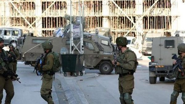 الاحتلال الإسرائيلي يواصل اقتحام منطقتي الاحتلال الإسرائيلي يواصل اقتحام منطقتي