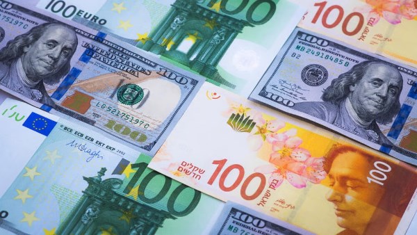 غموض نتائج الانتخابات يهبط بالسندات الإسرائيلية .. وارتفاع الدولار يهدد بزيادة أسعار الوقود غموض نتائج الانتخابات يهبط بالسندات الإسرائيلية .. وارتفاع الدولار يهدد بزيادة أسعار الوقود