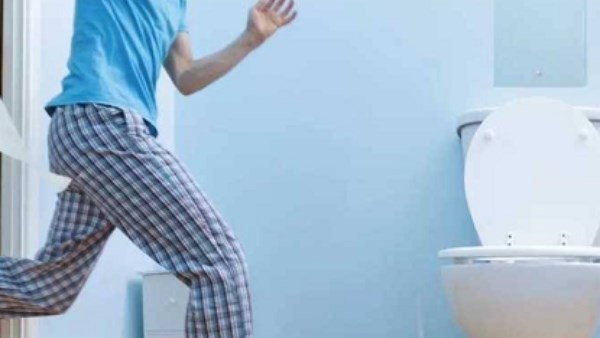 بتصحى من النوم عشان تدخل الحمام؟.. تعرف على أسباب التبول الليلي وطرق التعامل معه