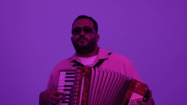 خالد عصام يطلق الالبوم "مترو" بخمس أغنيات جديدة 