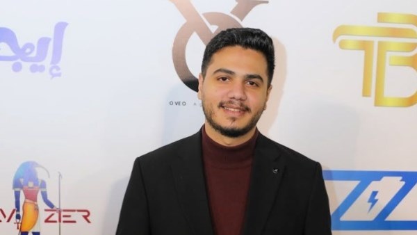 الفنان عمر محمد رياض 