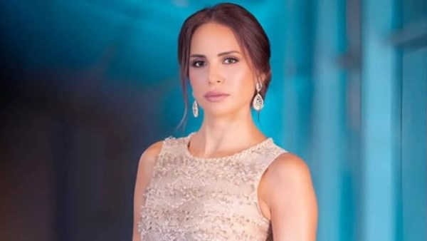 الفنانة آمال ماهر