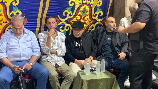 حسان العربي وحسن عبد الفتاح و أحمد الحلواني ونجوم الفن في عزاء والدة عمرو يسري