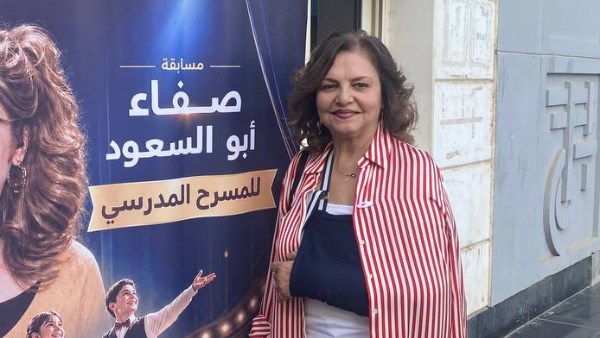 الفنانة عزة لبيب
