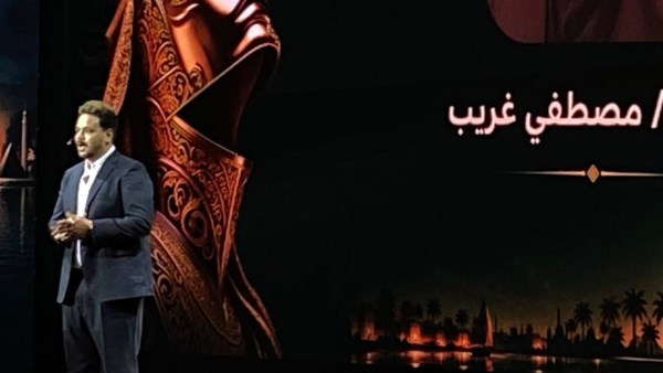 مصطفى غريب