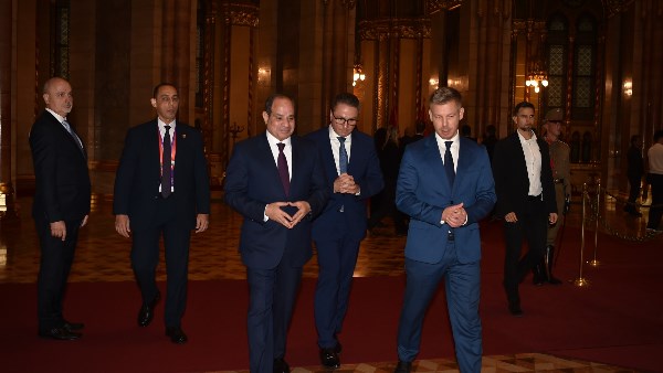 الرئيس السيسي يغادر بودابست عقب اختتام زيارته  الرسمية 