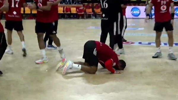 يد الاهلي 