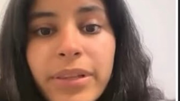 فتاة مصرية مقيمة في العاصمة الفرنسية 