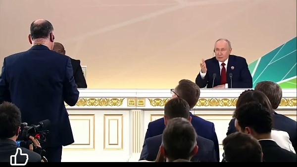 جانب من المؤتمر 