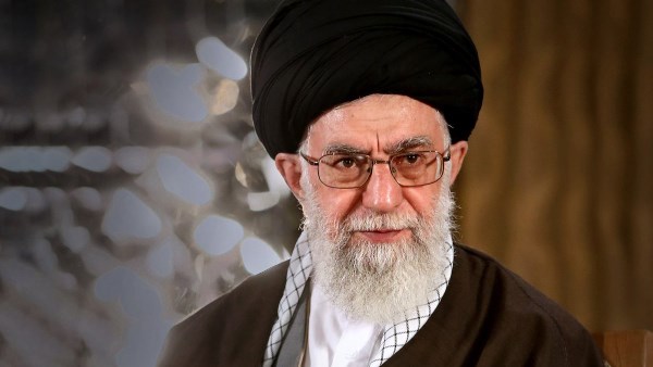 بـ”طبقات الخلافة” والرجل القوي .. كيف يستعد خامنئي للحرب؟