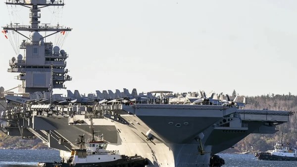 حاملة طائرات امريكية 