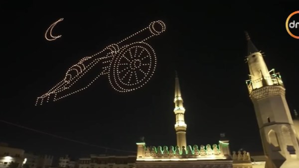 مدفع رمضان يزين أجواء الحسين 