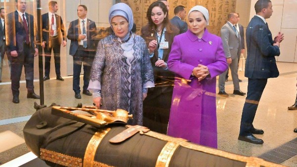 جولة قرينة الرئيس داخل المتحف المصري الكبير