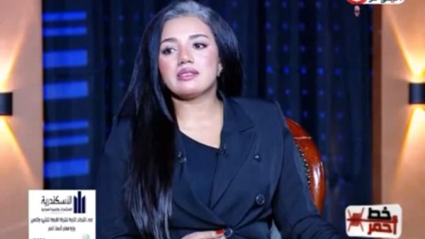 الفنانة سمية درويش