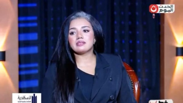 الفنانة سمية درويش