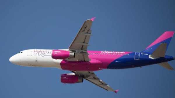 طائرة ويز إير 