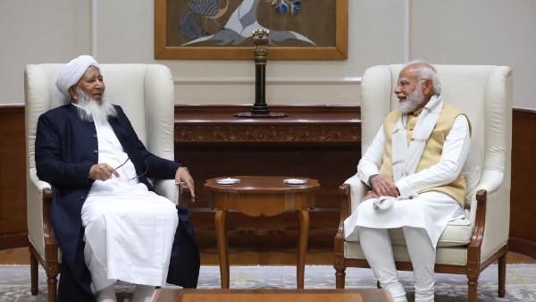  رئيس وزراء الهند خلال استقباله المفتي