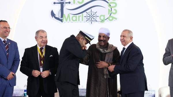 تكريم ضابط وردية إنقاذ السفينة ستار