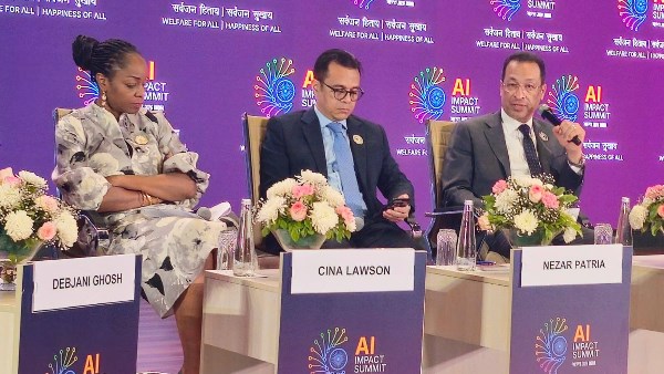 المهندس رأفت هندي وزير الاتصالات