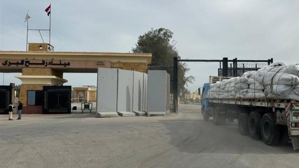 مساعدات إنسانية لأهالي غزة