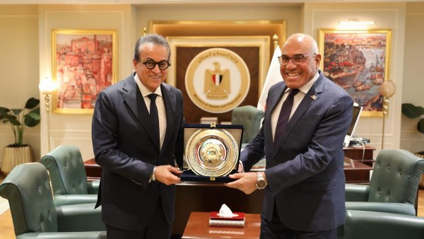 وزير الصحة ا