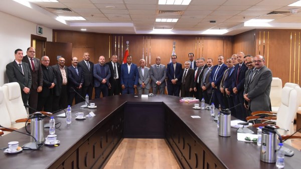 وزير العمل خلال لقاءه قيادات اتحاد العمال