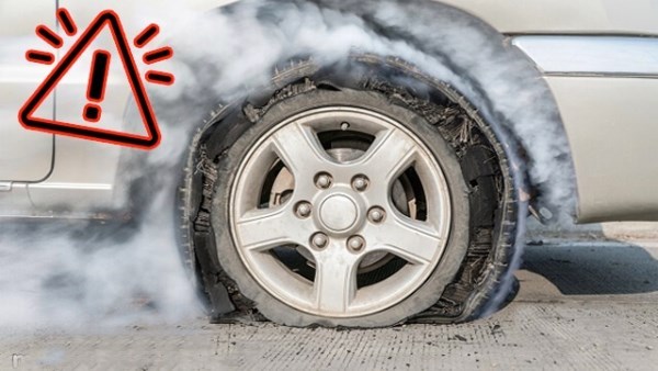 انفجار إطار السيارة