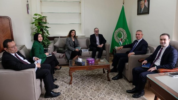 لقاء رئيس قطاع فلسطين ومدير الأونروا بالقاهرة