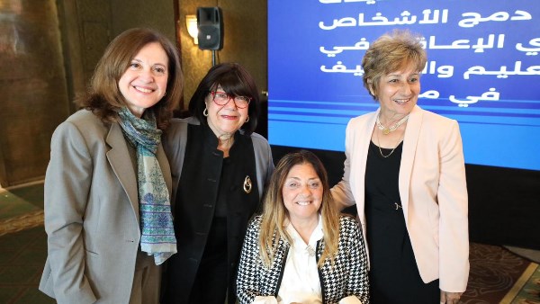 الدكتورة إيمان كريم وسط كوكبة من المشاركات بالمؤتمر