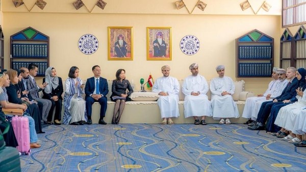 عمان ومملكة تايلاند تبحثان فرص الاستثمار 